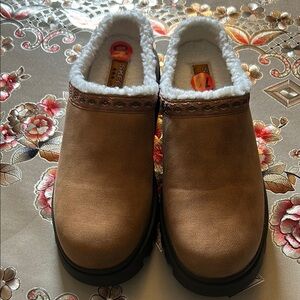 Skechers Tan Slip-On Clogs with Faux Fur